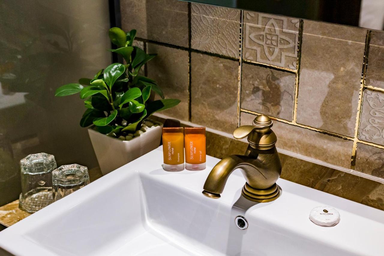 Sunflower Luxury Hotel Хошимин Екстериор снимка