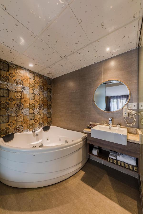 Sunflower Luxury Hotel Хошимин Екстериор снимка